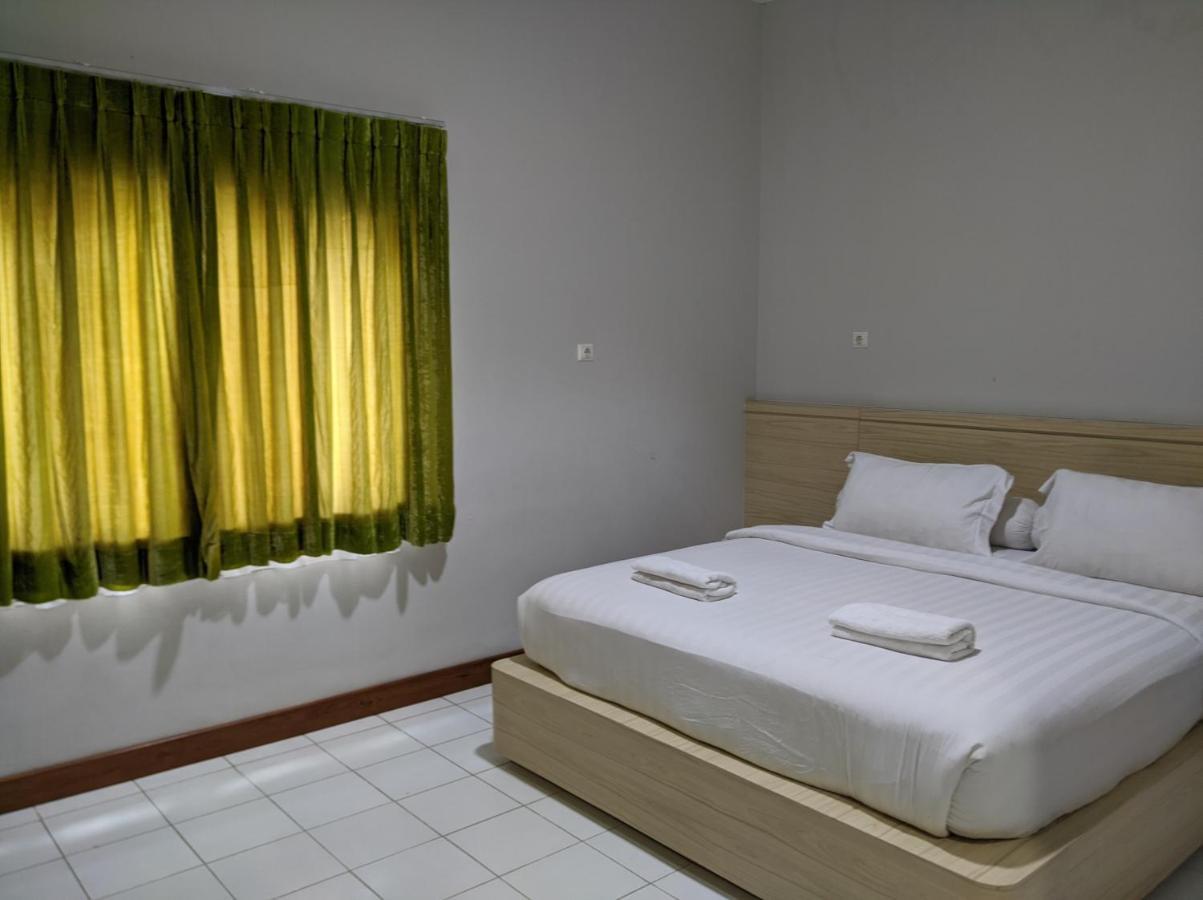 Twin Star Hotel Solo Kültér fotó